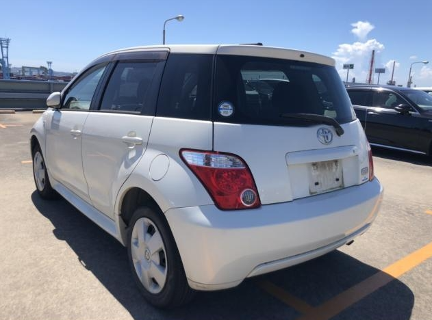 2005 Toyota IST